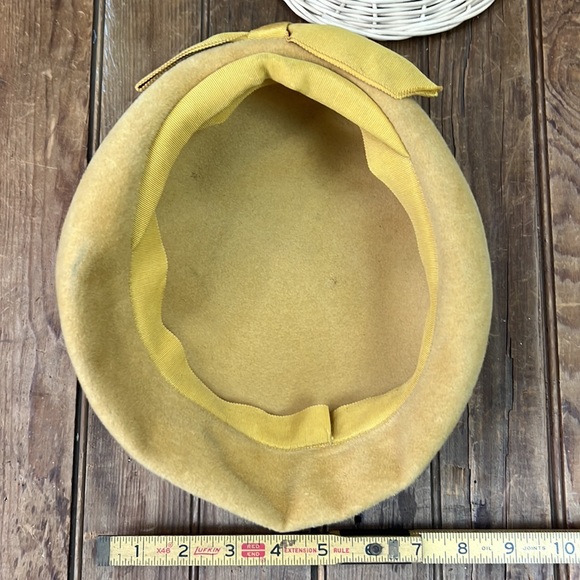 Vintage 1940s gold wool hat halo style hat back bow. Box - Picture 5 of 7
